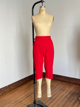 Load image into Gallery viewer, vintage 1950s red pedal pushers 28”W