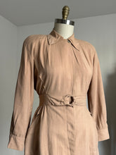 Load image into Gallery viewer, vintage 1940s beige coat {s/m}