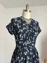 Load image into Gallery viewer, vintage 1940s floral rayon dress {s/m}