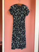 Load image into Gallery viewer, vintage 1940s floral rayon dress {s/m}