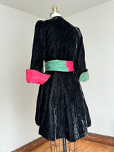 Load image into Gallery viewer, vintage 1940s black velvet robe {xs}