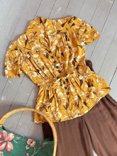 Load image into Gallery viewer, vintage 1930s 40s floral blouse {s}