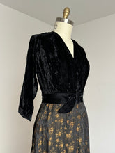 Load image into Gallery viewer, vintage 1940s 50s velvet &amp; brocade dressing gown {m}