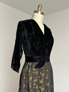 vintage 1940s 50s velvet & brocade dressing gown {m}