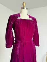 Load image into Gallery viewer, vintage 1940s velvet dress {s}