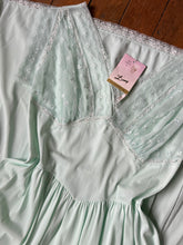 Load image into Gallery viewer, NOS vintage 1950s 60s lucky clover slip {s-m}