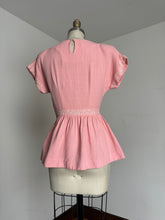 Load image into Gallery viewer, vintage 1940s pink linen blouse {xs}