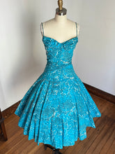 Load image into Gallery viewer, vintage 1950s novelty women print sun dress {s}