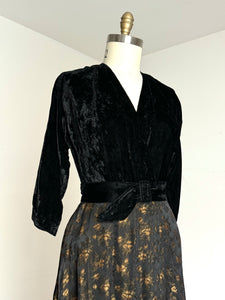 vintage 1940s 50s velvet & brocade dressing gown {m}