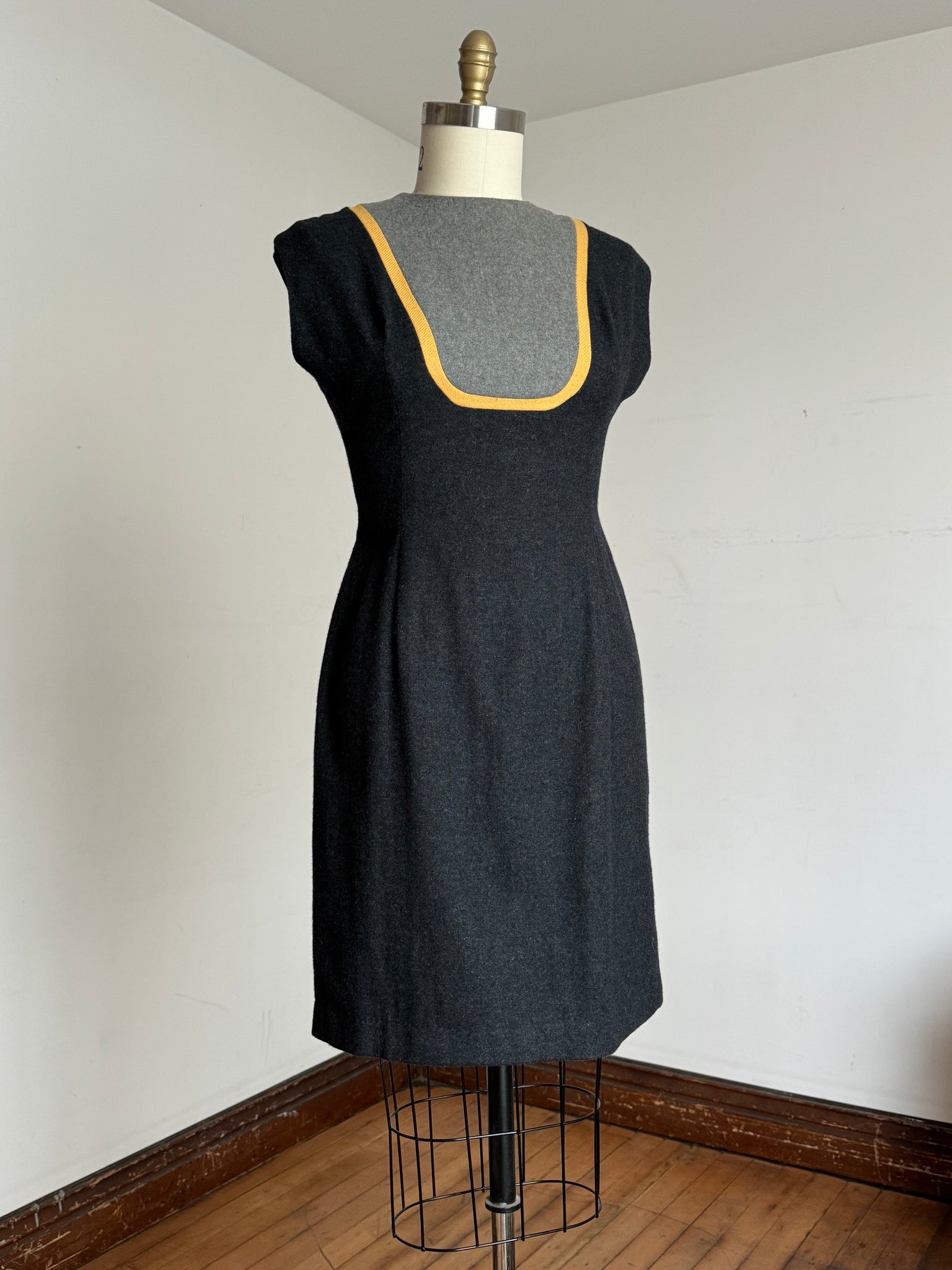 grey wiggle dress 1950s Gray Wiggle Dress by Roseweb NY Vintage Sheath with Side Zip