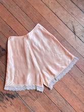 Load image into Gallery viewer, vintage 1940s CC41 tap pants lingerie panties {xs-s}