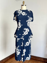Load image into Gallery viewer, vintage 1940s novelty butterflies &amp; flowers rayon dress {s}