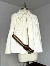 Load image into Gallery viewer, vintage 1940s faux fur cape