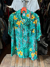 Load image into Gallery viewer, vintage 1960s rayon Hawaiian shirt - loop collar