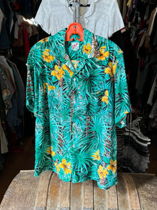 vintage 1960s rayon Hawaiian shirt - loop collar