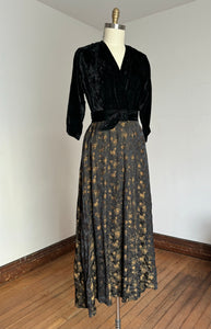 vintage 1940s 50s velvet & brocade dressing gown {m}