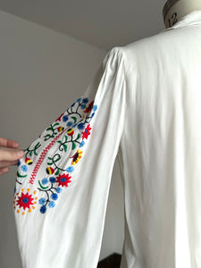 vintage 1940s embroidered folk blouse {m/l}