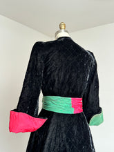 Load image into Gallery viewer, vintage 1940s black velvet robe {xs}