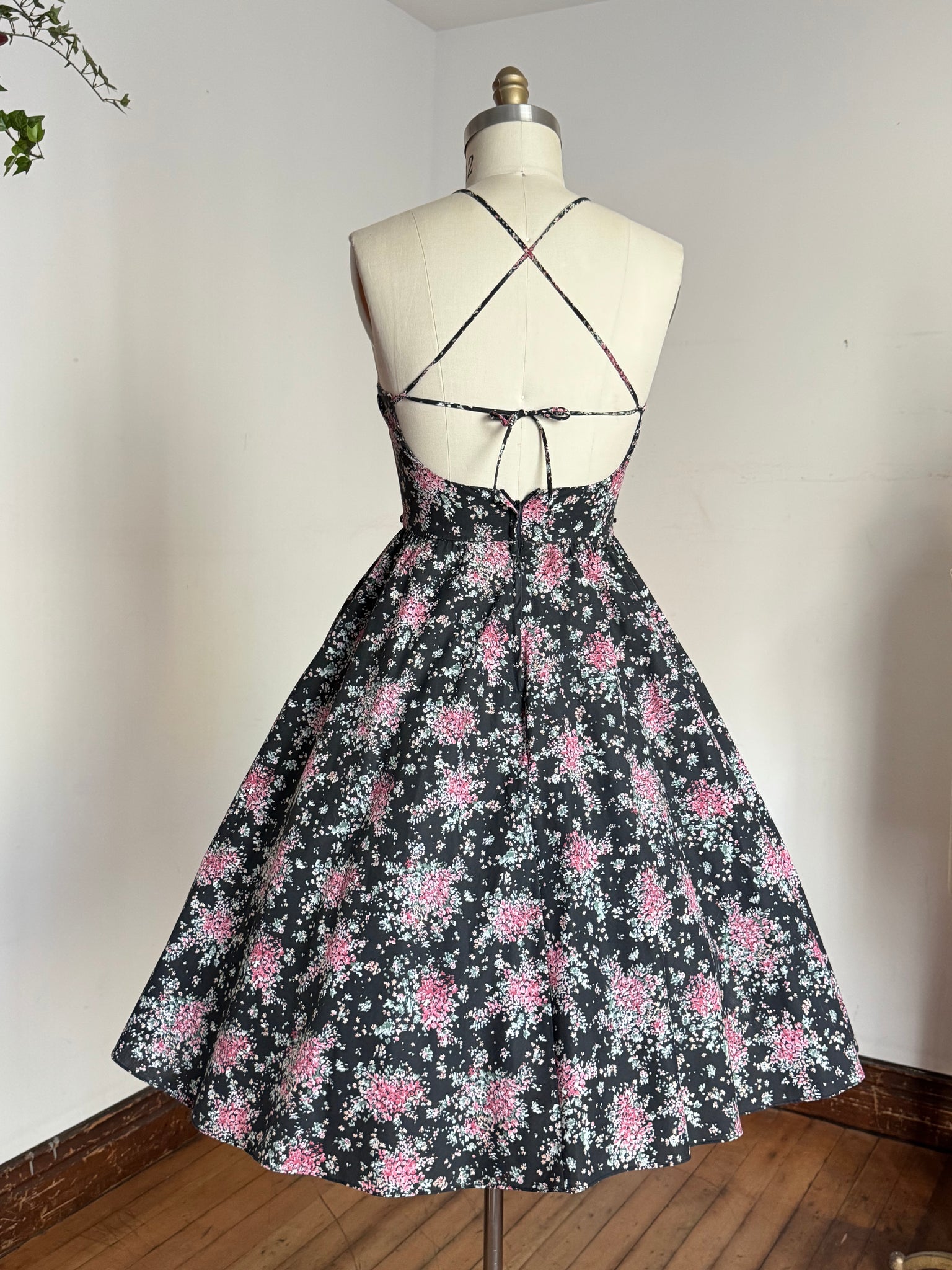 1970s vintage dresses vintage 1970s does 50s floral sun dress {s/m} – Trunk of Dresses