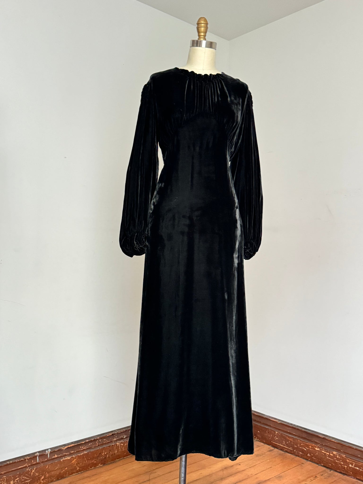 vintage black velvet dress vintage 1930s black velvet gown {s/m} – Trunk of Dresses