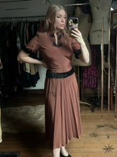 Load image into Gallery viewer, vintage 1940s brown rayon dress {s}