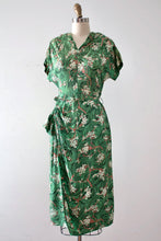 Load image into Gallery viewer, vintage 1940s green rayon dress