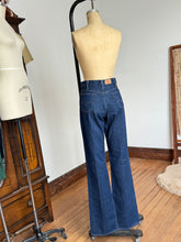 Load image into Gallery viewer, vintage 1970s LEVIS denim jeans for someone TALL 30&quot;W