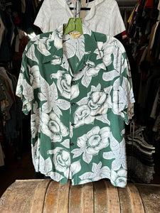 vintage 1940s green Hawaiian rayon shirt - loop collar