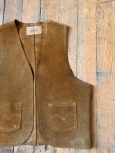 Load image into Gallery viewer, vintage 1970s suede LEVIS vest