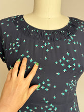 Load image into Gallery viewer, vintage 1940s rayon novelty dress {M/L}
