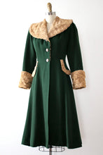 Load image into Gallery viewer, vintage 1940s green wool coat