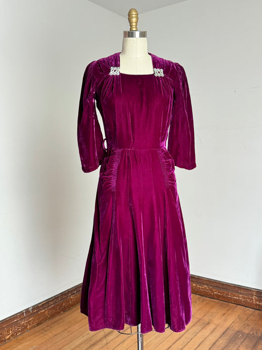 vintage 1940s velvet dress {s}