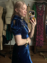 Load image into Gallery viewer, vintage 1930s blue velvet dress {xs}