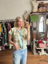 Load image into Gallery viewer, vintage 1950s 60s juniors Hawaiian shirt