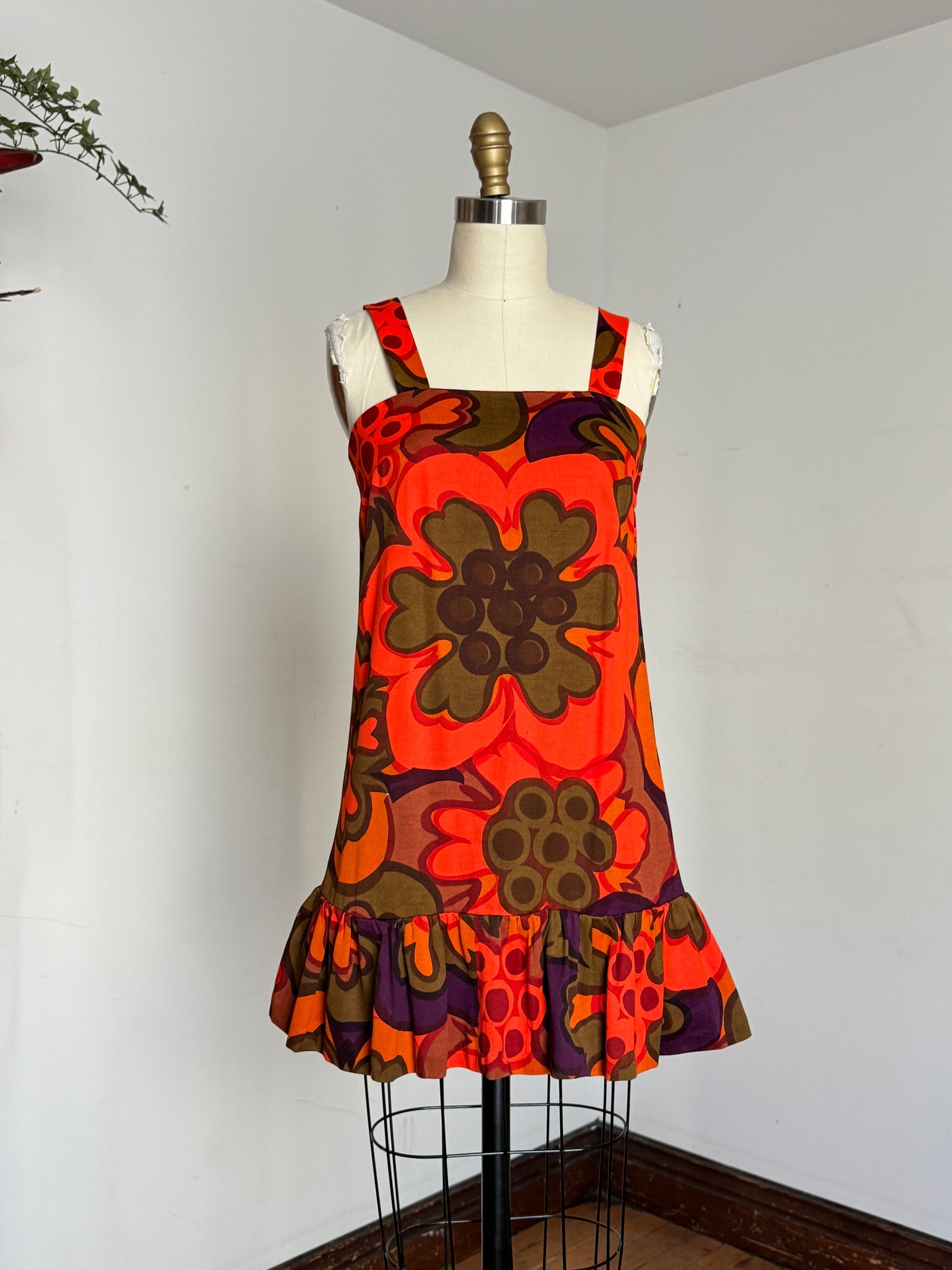 vintage 1960s floral Hawaiian dress {xs} – Trunk of Dresses