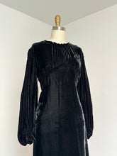 Load image into Gallery viewer, vintage 1930s black velvet gown {s/m}