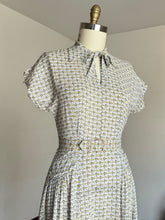Load image into Gallery viewer, vintage 1940s rayon dress {m}