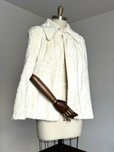 Load image into Gallery viewer, vintage 1940s faux fur cape