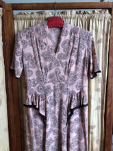 Load image into Gallery viewer, vintage 1940s pink dress {m}