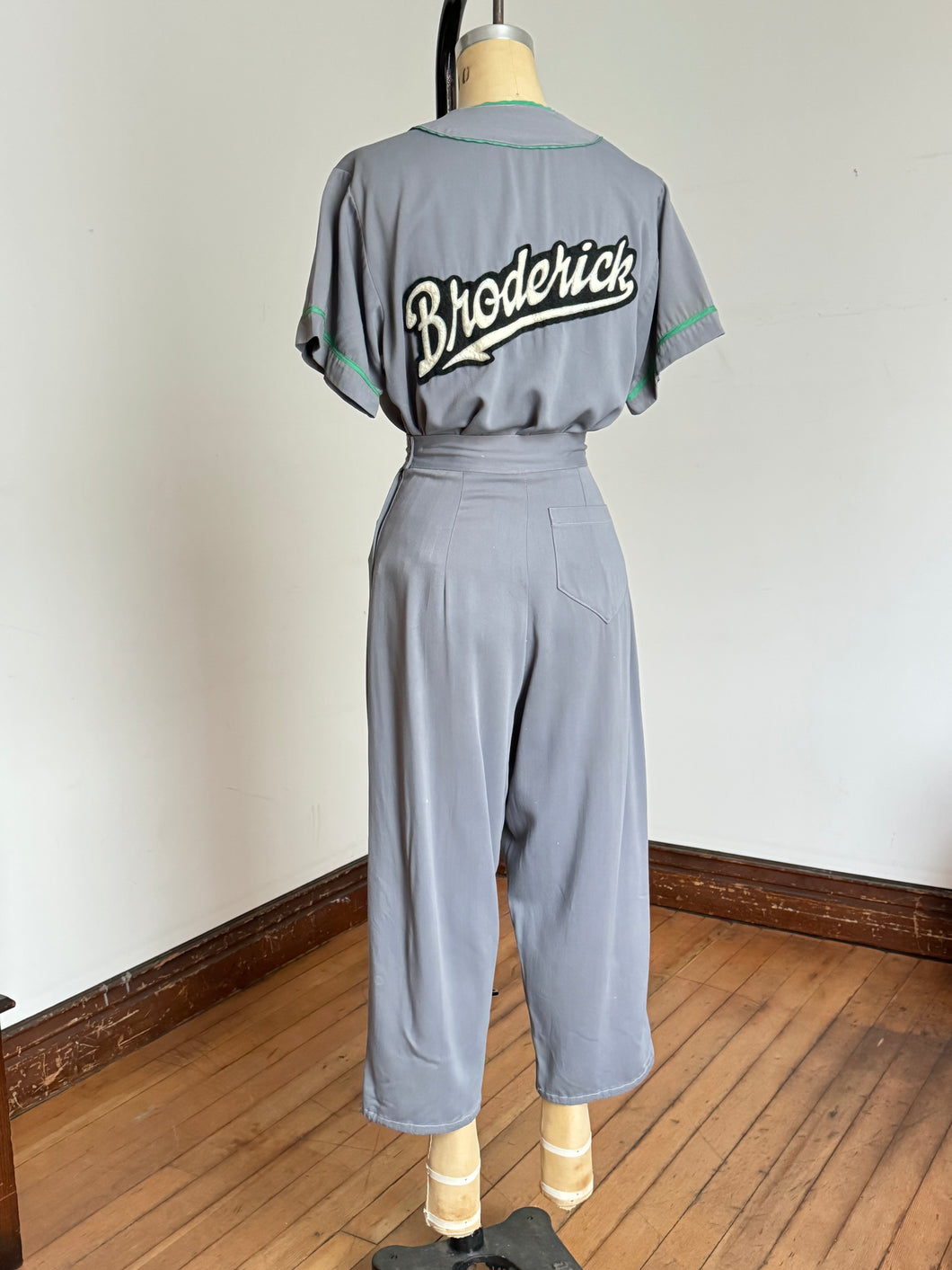 RARE vintage 1940s women’s baseball uniform {xs}