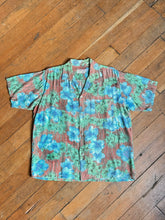 Load image into Gallery viewer, vintage 1950s rayon Hawaiian shirt