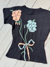 Load image into Gallery viewer, vintage 1940s floral knit top {xs-L}