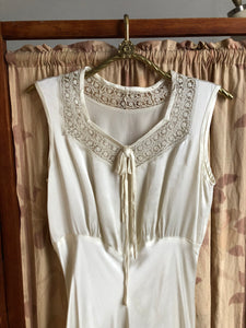 vintage 1940s nightgown {m}