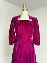 Load image into Gallery viewer, vintage 1940s velvet dress {s}