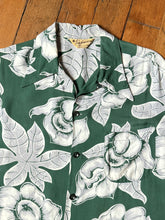 Load image into Gallery viewer, vintage 1940s green Hawaiian rayon shirt - loop collar