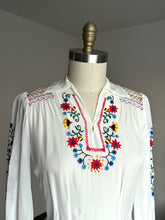 Load image into Gallery viewer, vintage 1940s embroidered folk blouse {m/l}