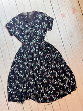 Load image into Gallery viewer, vintage 1940s floral rayon dress {s/m}