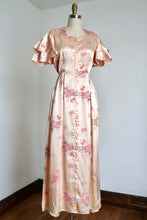 Load image into Gallery viewer, vintage 1940s front zip dressing gown {s}