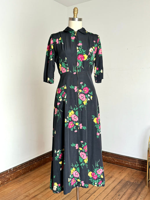 vintage 1940s floral rayon dressing gown robe {m}