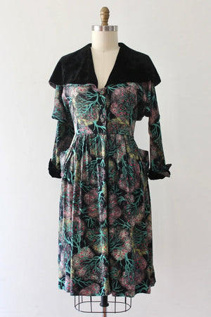 vintage 1940s novelty tree print rayon dress